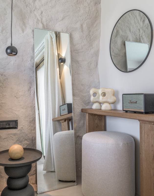 IN-ROOM FACILITIES AND AMENITIES